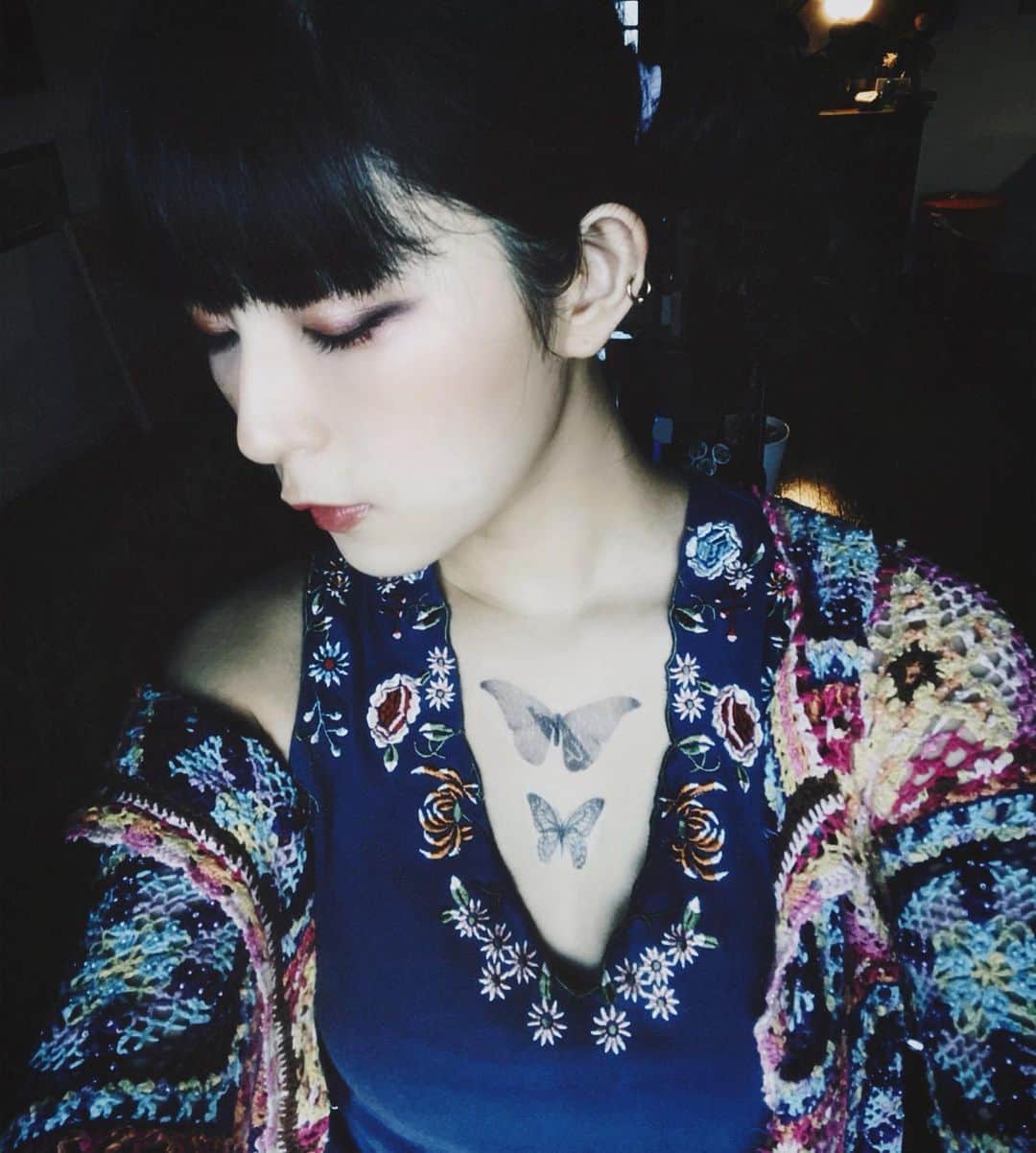 DAOKOのインスタグラム：「@13chinpan  #tatoosticker #平成成仏　#蝶々　#chinpan_works 大好きお友達ちんさん(水墨画家)のタトゥーシール🦋メル友歴8年笑。」