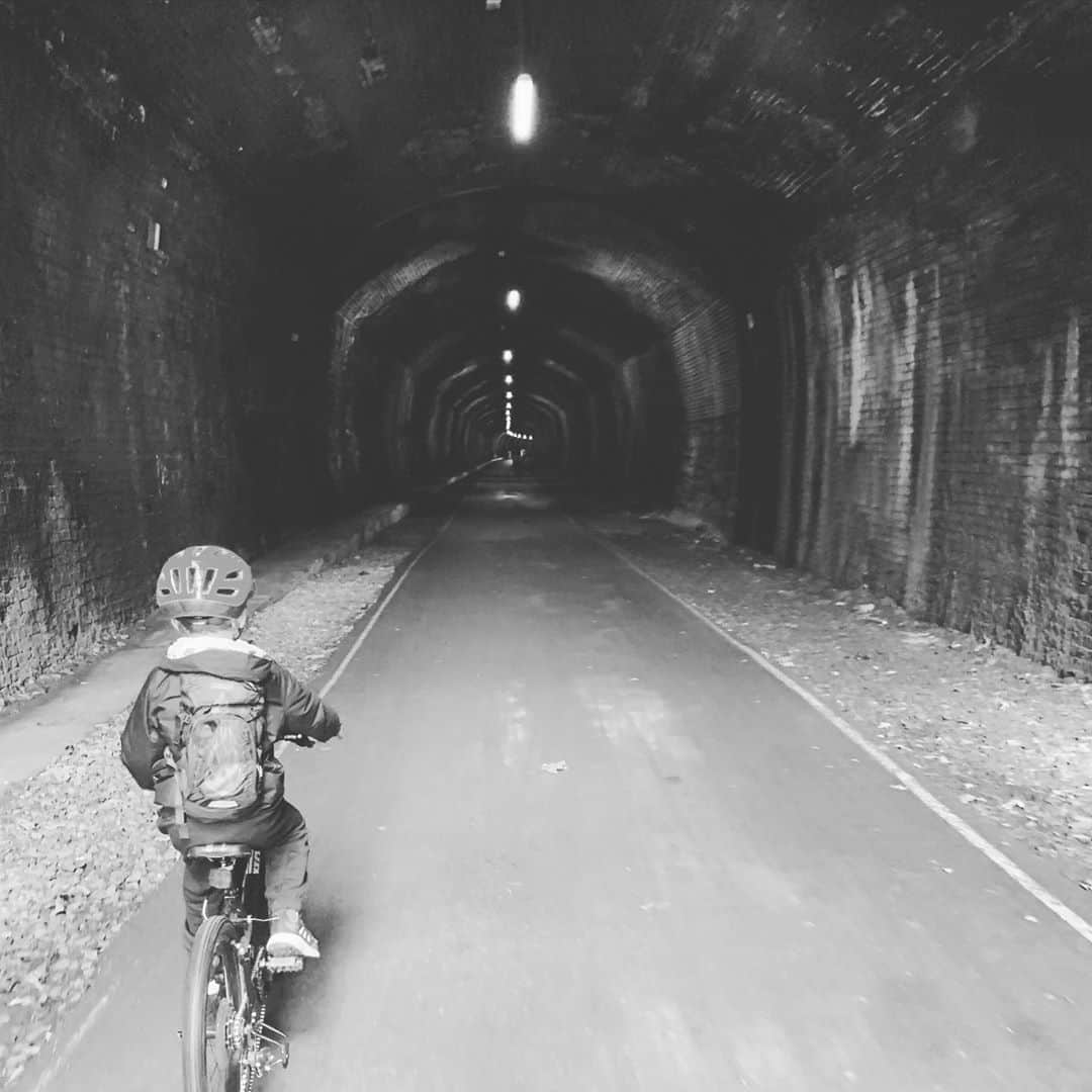 ジェシカ・エニス＝ヒルさんのインスタグラム写真 - (ジェシカ・エニス＝ヒルInstagram)「Spent the morning trying to keep up with this one 🚲 #monsaltrail」8月26日 22時12分 - jessicaennishill