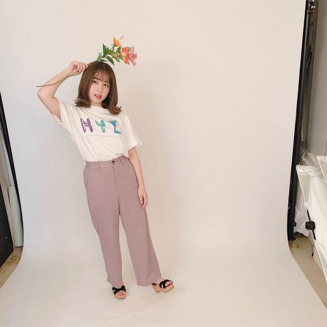 前田美里のインスタグラム：「今日は #EX大衆 さん 連載の打ち合わせにいってきました。 . #坂道が好きだ 連載最新回はこちら↓ exweb.jp/articles/81191 . 今回のTシャツは #欅坂46 2019ツアーシャツ。  着る機会なくて今日やっと開封したけど、お洒落で普段でも普通に着れそう👗💭 . .  #水曜日 #打ち合わせ  #双葉社 #撮影  #身長 #146cm  #photo #summer #selfie #ファインダー越しの私の世界 #写真好きな人と繋がりたい #ヲタク #欅坂46 #日向坂46 #フォロワー募集中 #costume #japanesegirl #follow #followme #좋아요 #팔로우미 #팔로미 #오오티디」