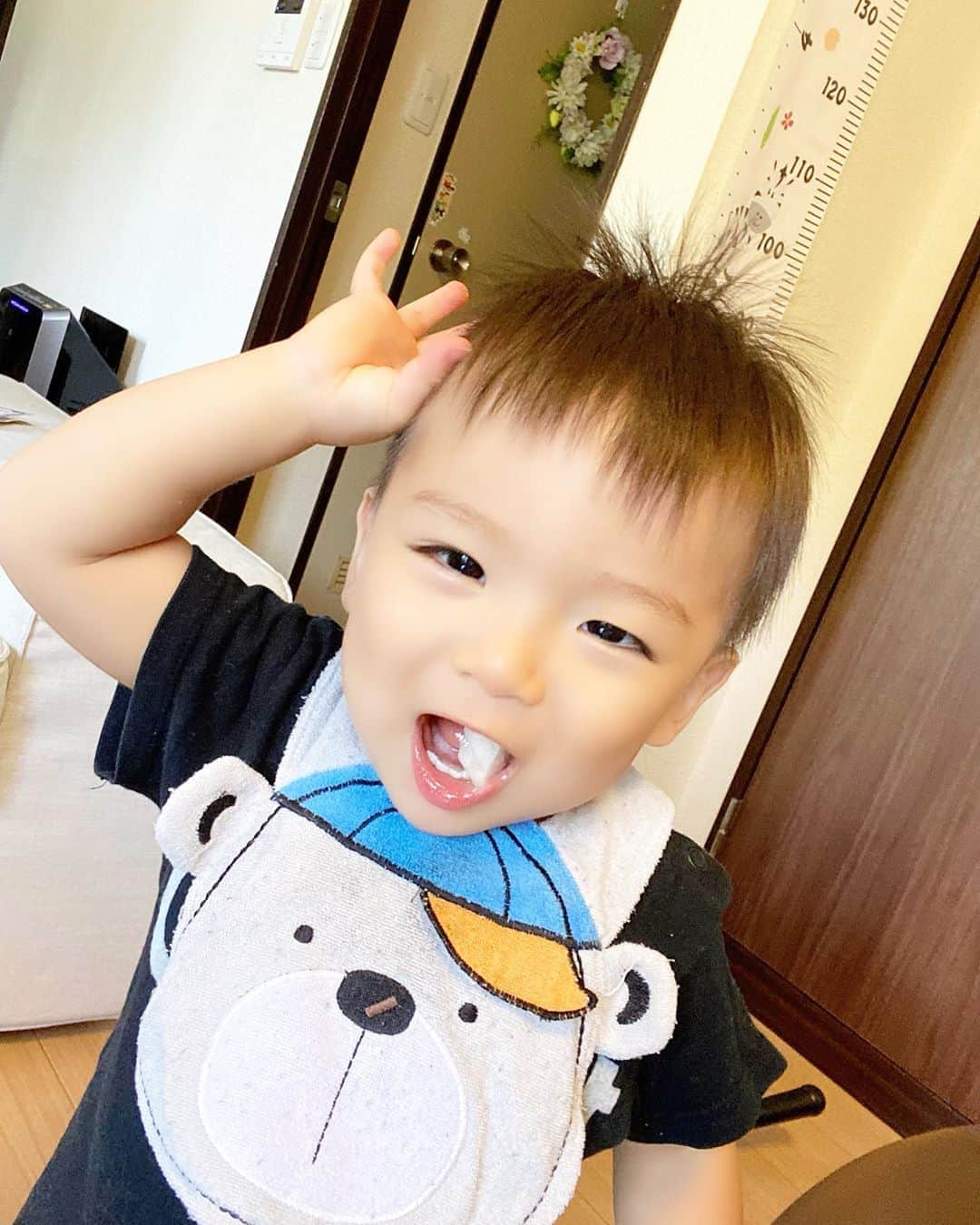 Momoeのインスタグラム：「#happy #家事 #育児 #family #家族 #boy #smile #男の子 #息子 #code #love #lucky #kids #子供 #thankyou #宝物 #ベビー #fashion #follow #心 #縁 #パパ #ママ #家族写真 #男の子ママ #赤ちゃん写真 #photo #子育て #1歳 #flower」