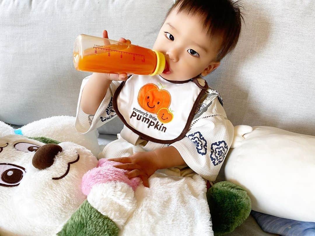 Momoeのインスタグラム：「#happy #家事 #育児 #family #家族 #boy #smile #男の子 #息子 #code #love #lucky #kids #子供 #thankyou #宝物 #ベビー #fashion #follow #心 #縁 #パパ #ママ #家族写真 #男の子ママ #赤ちゃん写真 #photo #子育て #1歳 #flower」