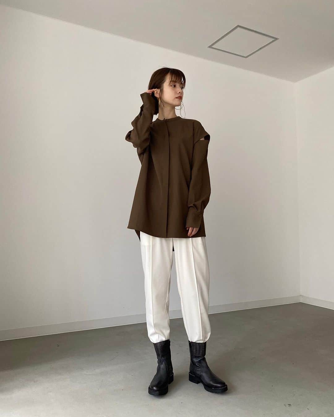 西谷菜々のインスタグラム：「. 秋lourenはハンサムレディの香りがしますね🍂🌾🍇 #louren_2020autumn」