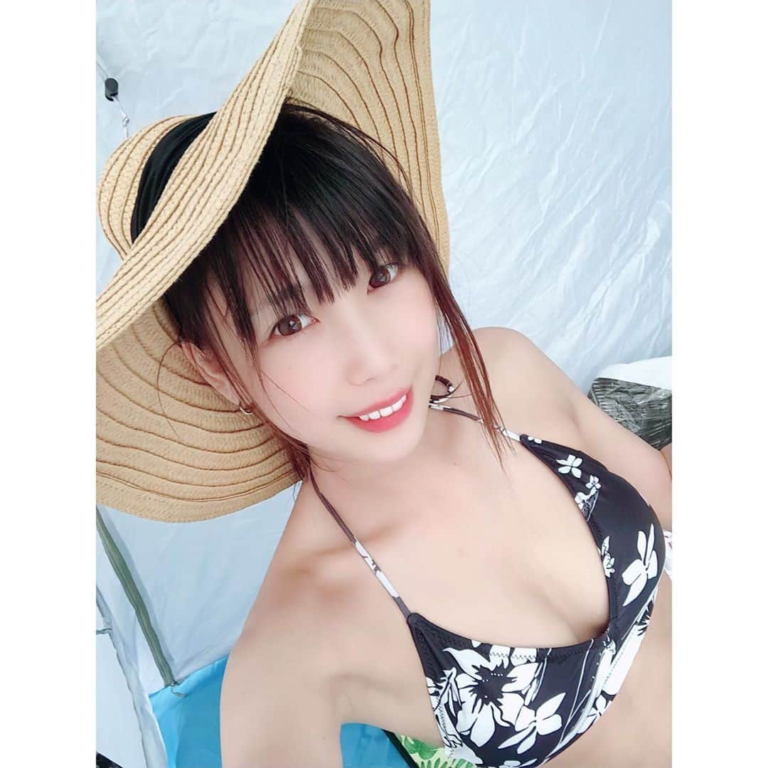 広岡あんずのインスタグラム：「. この前海行ってきたのー！🌊 . #海 #夏 #静波 #静波海岸 #静岡 #水着 #自撮り #自撮り女子 #モデル #サングラス #インカメ #すっぴん  #彼女とデートなうに使っていいよ  #summer #sea #photography  #model #followｍe #写真で伝えたい私の世界」