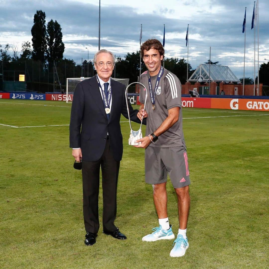 ラウル・ゴンサレスさんのインスタグラム写真 - (ラウル・ゴンサレスInstagram)「Gracias a todos por vuestro apoyo!!! Hala Madrid y Nada Más 🏆⚽️」8月26日 22時37分 - raulgonzalez