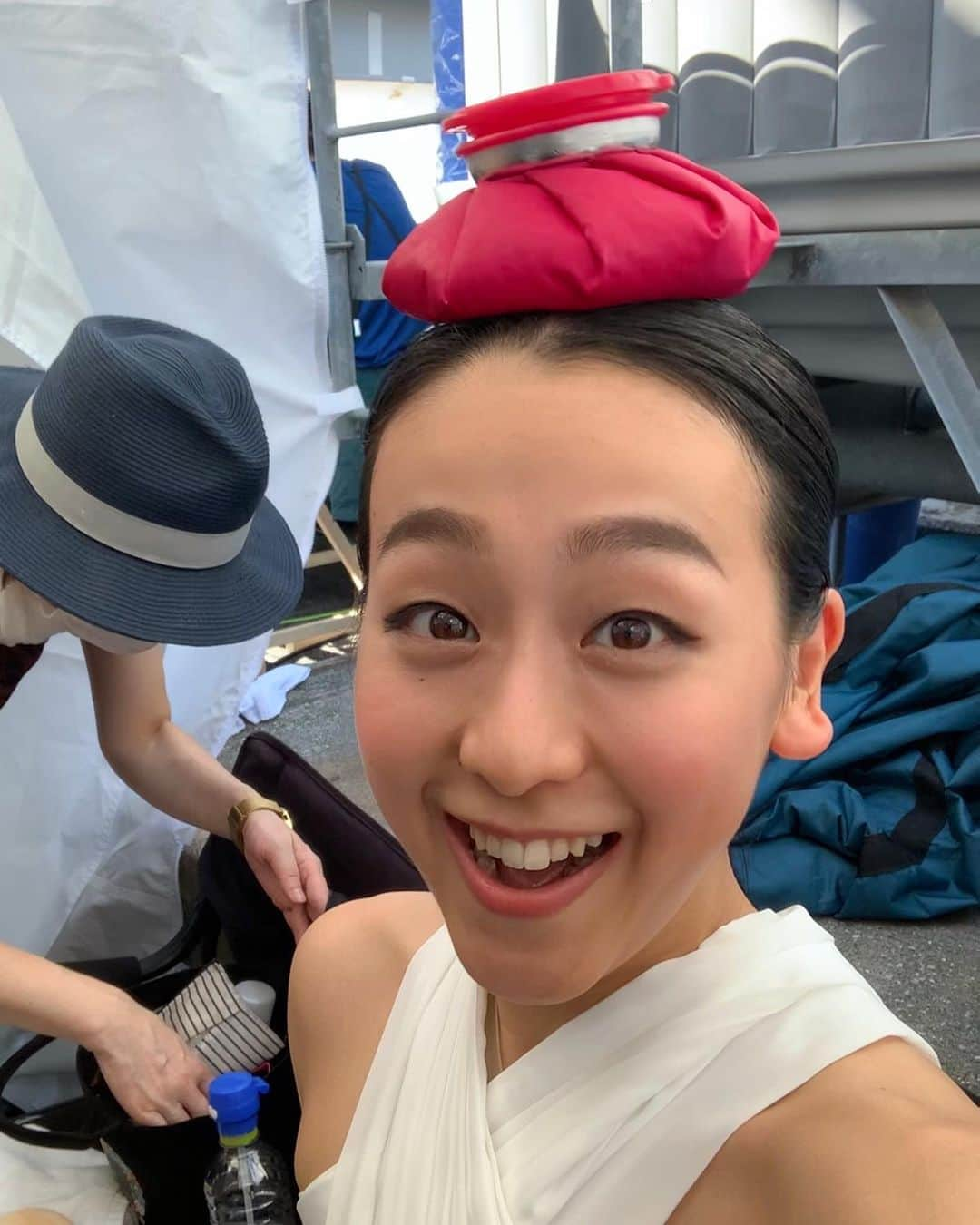 浅田真央さんのインスタグラム写真 - (浅田真央Instagram)「佐藤製薬さんの撮影がありました。 太陽のエネルギーを吸収して、大好きなサンペダルさんのご飯をいただき、パワーチャージ完了です！」8月26日 22時39分 - maoasada2509