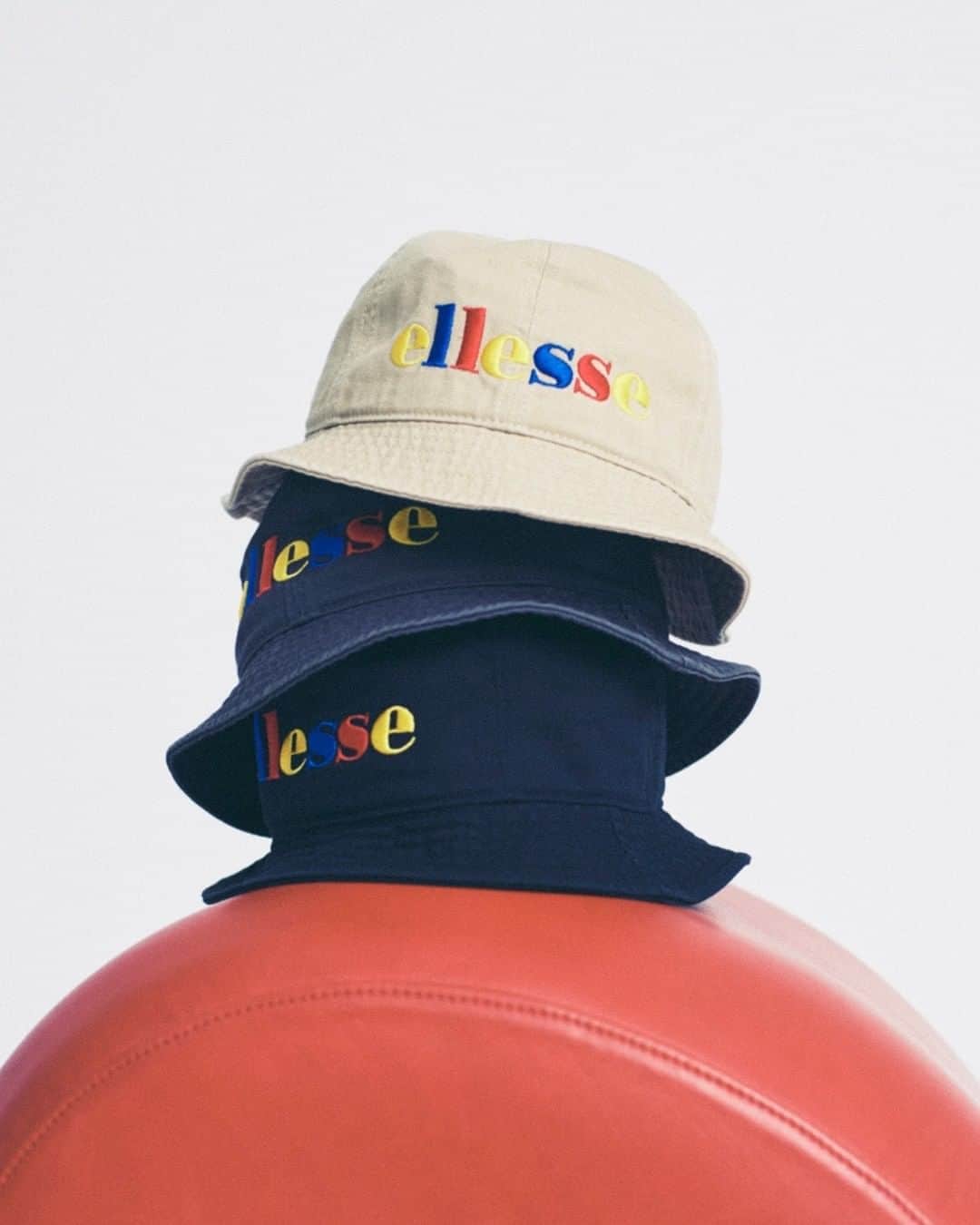のインスタグラム：「Items｜*Bucket Hat* コットンツイルを使用したバケットハット。使い込むほど自然な洗いざらしの風合いが出てくるのがポイント。UVプロテクト機能付き。 ... Bucket Hat [EHA10301] ￥4,950 ... #ellesse #エレッセ」