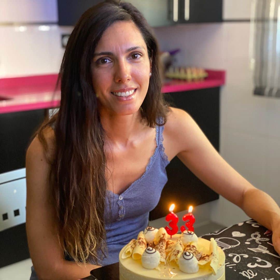 ジョルディ・コディーナのインスタグラム：「Felicidades q la mejor hermana del mundo!!! Te haces mayor...!😂😂😂 te pensabas q era yo solo eh... jajaa @susanna_87 ❤️❤️❤️」