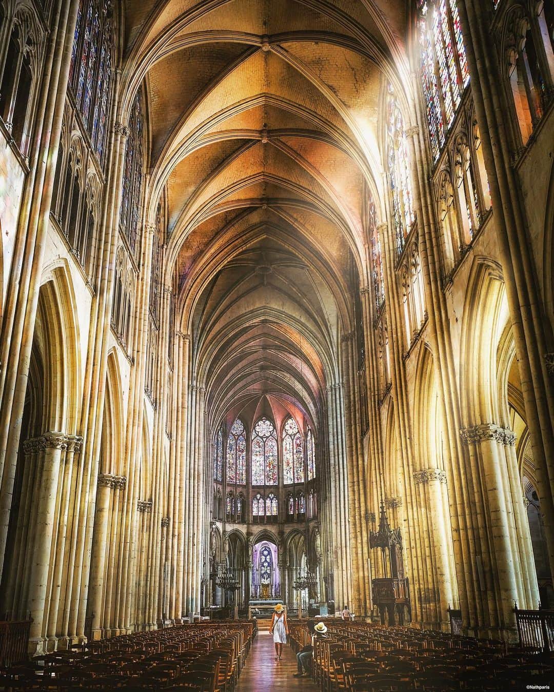 nathparisのインスタグラム：「INTO THE LIGHT ✨... . Cathédrale Saint-Pierre-et-Saint-Paul  #troyes」
