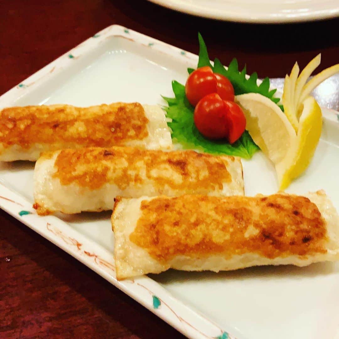 志摩有子さんのインスタグラム写真 - (志摩有子Instagram)「久しぶりに日没近くまで撮影。 晩ごはん作る時間がなく、今夜はふーみんへ。いつ来ても美味しくて優しい。 〆は具だくさんの中華丼と冷やしネギそばをシェア。  @fumin_minamiaoyama」8月26日 23時02分 - ariko418