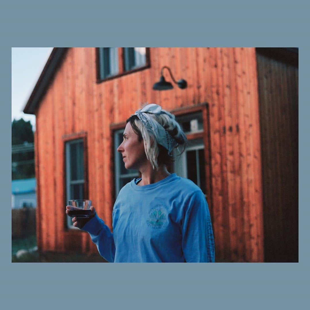Robert Bingamanのインスタグラム：「1 or 2? 🍷」