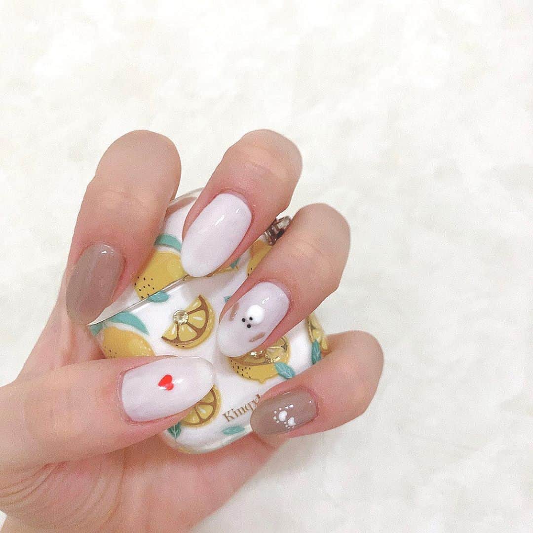 のインスタグラム：「☆*¨*•.NEW NAIL•.¸¸.☆﻿ ﻿ ﻿ はい！！！じゃーん！﻿ ﻿ クリアも可愛かったんだけど、やりたいネイルをしてもらってきました😁﻿ ﻿ わんことくまさんいるんだよ🥰☺️🥰☺️﻿ ﻿ かわいすぎる。﻿ ﻿ 毎度可愛くしていただいてます😇﻿ ﻿ 中指にくまちゃんの尻尾つけてもらうの忘れた😭﻿ 親指の爪の形が好き。笑  #ゆののネイルコレクション#くまネイル#秋ネイル﻿ ﻿」