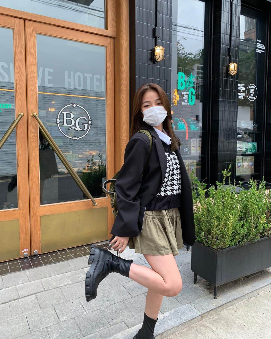 カン・ギョンミンさんのインスタグラム写真 - (カン・ギョンミンInstagram)「나 혼자 가을이여~~ 🍂😷🍂」8月26日 23時11分 - kkmmmkk