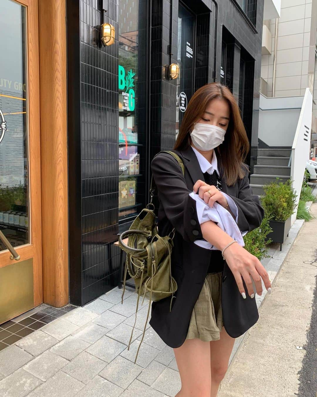 カン・ギョンミンさんのインスタグラム写真 - (カン・ギョンミンInstagram)「나 혼자 가을이여~~ 🍂😷🍂」8月26日 23時11分 - kkmmmkk