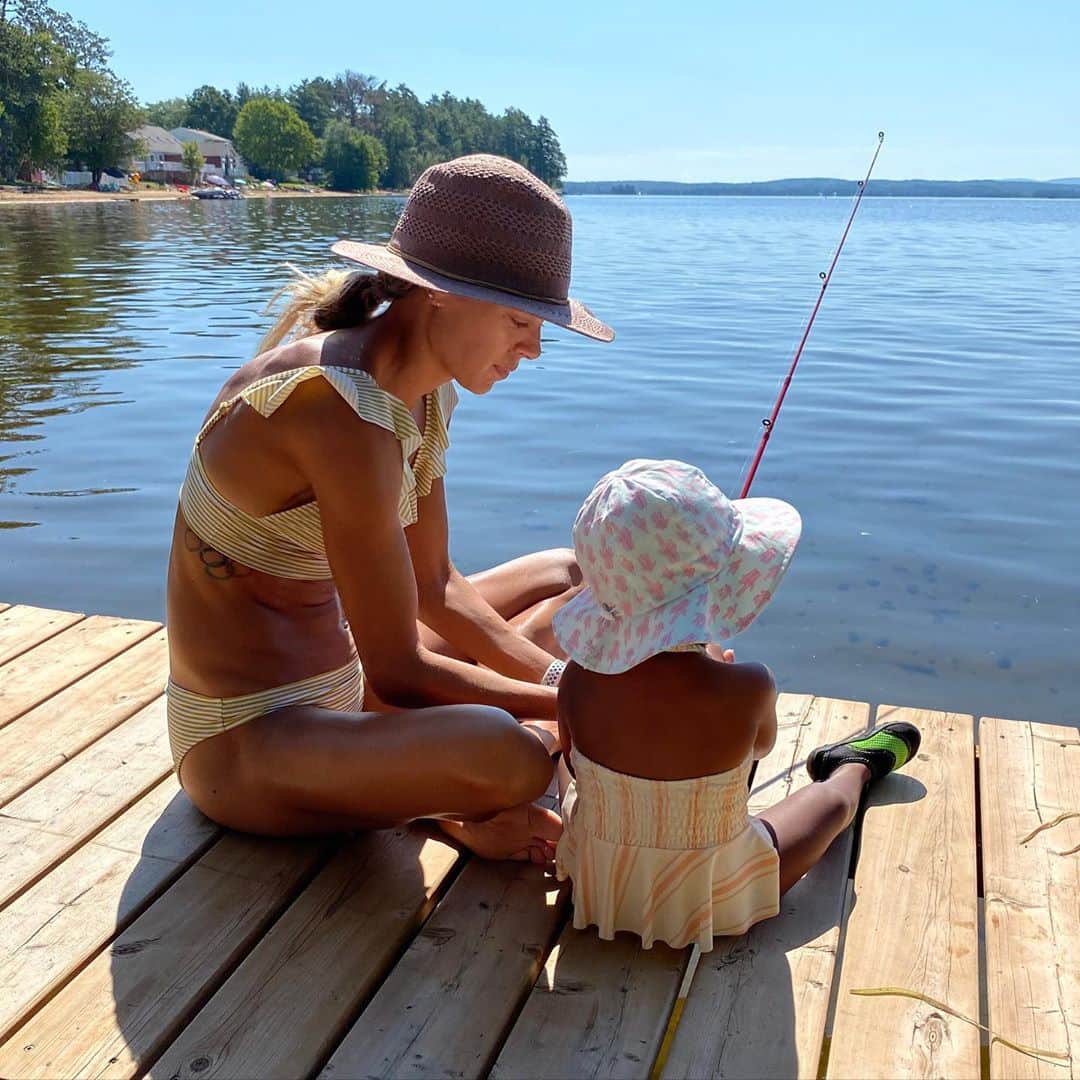 メリッサ・ビショップのインスタグラム：「You and me sweet girl 💞 ⠀⠀⠀⠀⠀⠀⠀⠀⠀⠀⠀⠀ #girlmom #lakelife #vaca」