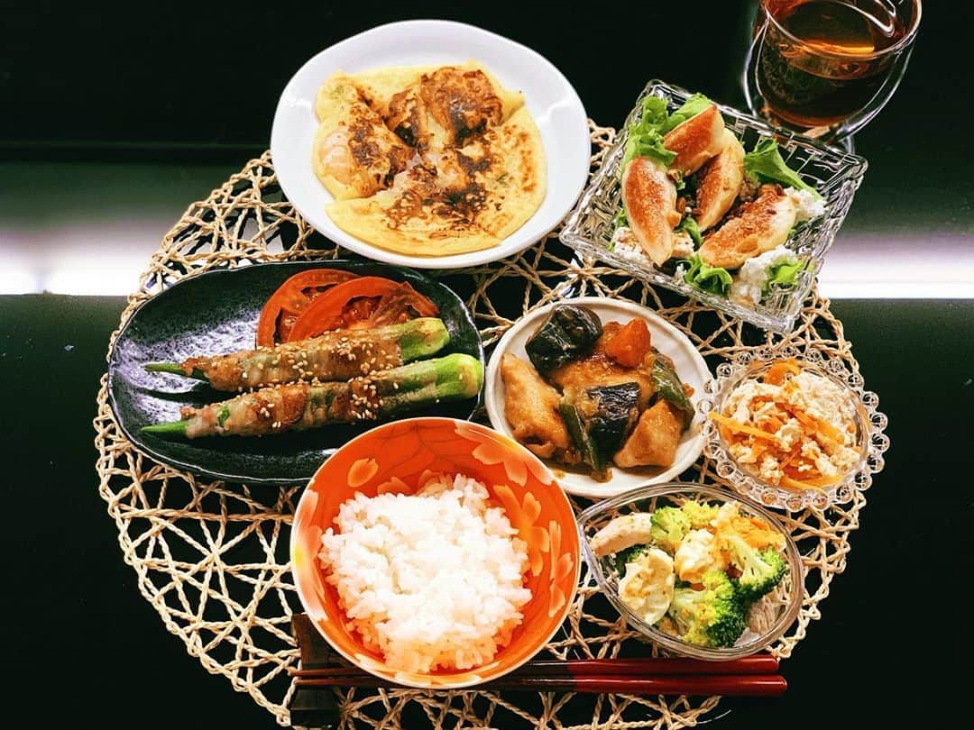 のインスタグラム：「いちぢく大好き😋いちぢくのサラダ🥗はカッテージチーズ、ナッツ、オリーブオイル、塩胡椒＆バルサミコ酢。 長いオクラは頂き物の自家栽培されたオクラ😊とっても美味しい🙏✨軽く茹でて豚バラ肉巻き焼き✨ 上のはチヂミです🙇‍♀️ #いちぢく #いちぢくサラダ #イチヂク #献立#サラダレシピ #オクラ料理 #晩ごはん#晩ごはん日記 #晩ごはんメニュー #ごはん記録 #ごはん日記 #料理記録 #料理写真 #料理好き #手作り料理 #cookingram #cookingathome #cookinglife #健康#健康ごはん #健康食 #彩りごはん #hiiの彩りごはん」