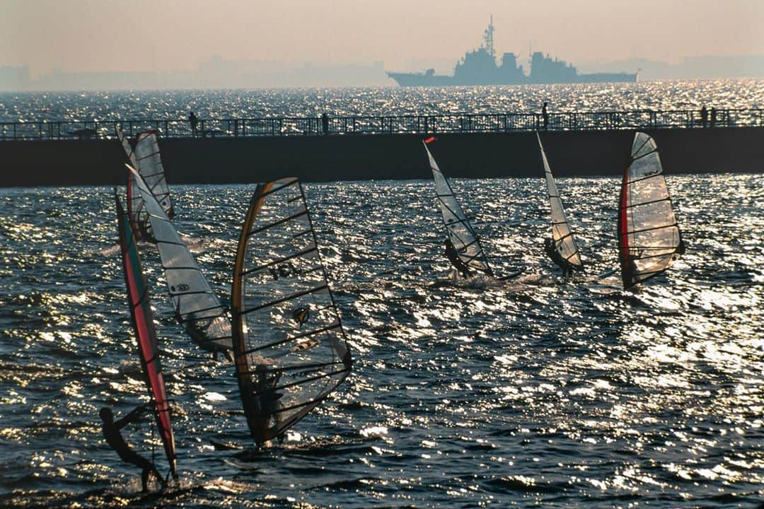 Michael Yamashitaさんのインスタグラム写真 - (Michael YamashitaInstagram)「Windsurfing is a very popular sport in Japan as one might expect in a country surrounded by water. Here’s the scene in Tokyo Bay. #windsurfingjapan #windsurfing #tokyobay #chiba」8月26日 23時28分 - yamashitaphoto