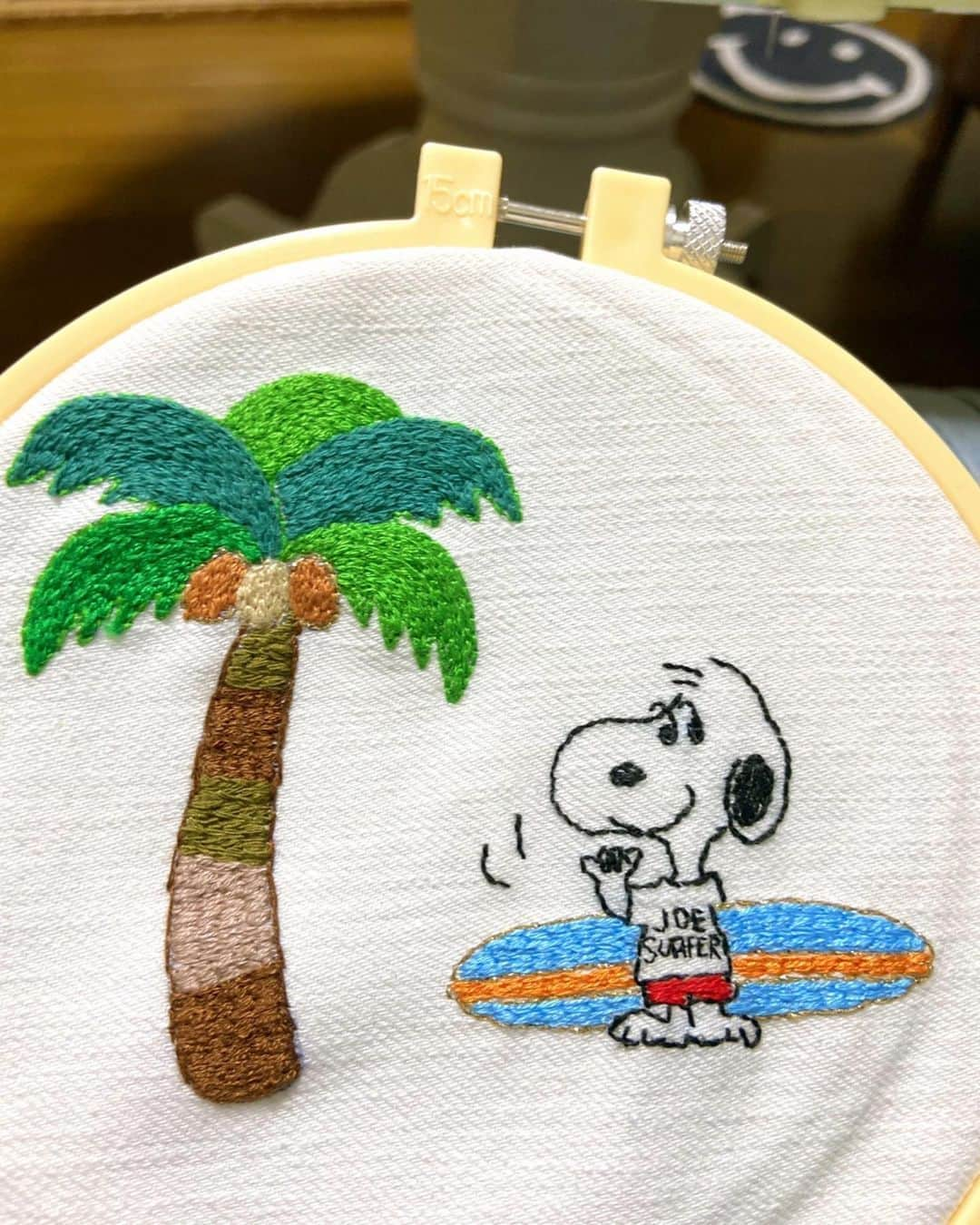 lalapinkさんのインスタグラム写真 - (lalapinkInstagram)「snoopyと椰子の木🏝  #刺繍 #ハンドメイド #handmade #サーフ #サーフィン #サーフスヌーピー #surf #surfing #surfsnoopy #サーフボード #surfboard #スヌーピー #snoopy #椰子の木 #🏝 #おうち時間」8月26日 23時33分 - lalapink