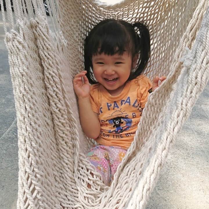 金田朋子のインスタグラム：「キャンピングカー大活躍！ 娘も大好きキャンピングカー！ キャンピングカーサイコー！！ #千笑 #森渉 #金田朋子 #家族 #family #子供 #娘 #kids #がんばろう」