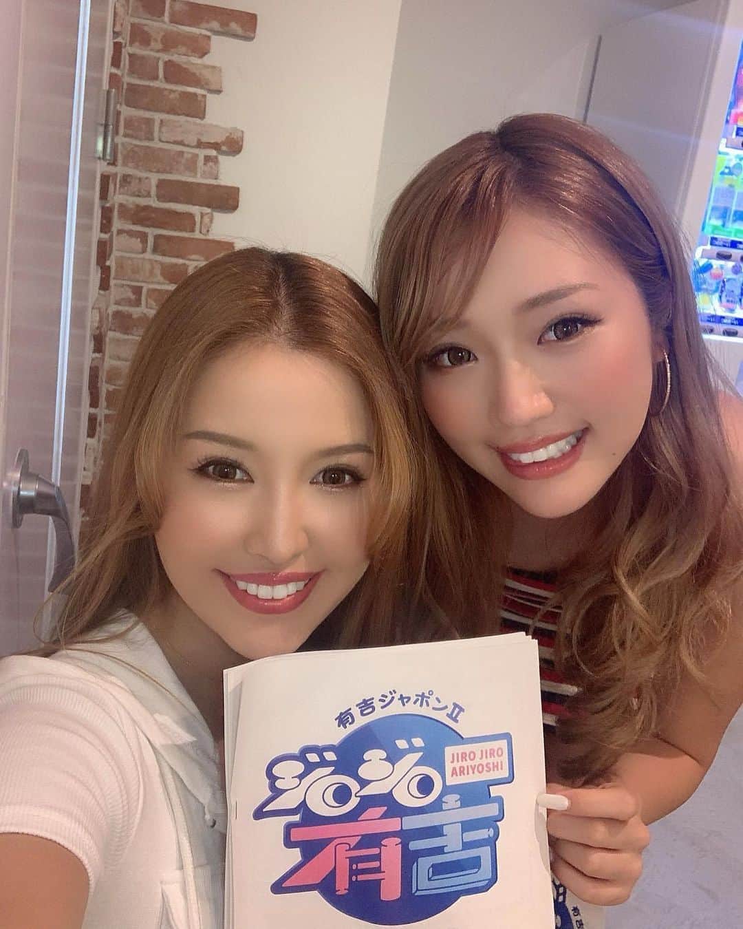 CYBERJAPAN Staffのインスタグラム：「# @watanabekanae  嬉しい告知です📢😻✨✨✨ 今週末の『有吉ジャポンⅡジロジロ有吉』📺に、渡辺シスターズで出演するよー❣️👭💗 内容はまだ言えないけど。。皆様ぜったいぜったい観てね‼️感想聞かせてね‼️🤣 8月28日(金) 24時20分〜💖💖💖 #有吉ジャポン #ジロジロ有吉 #cyberjapan #サイバージャパン #渡辺シスターズ #かなへぇ #かずへー」