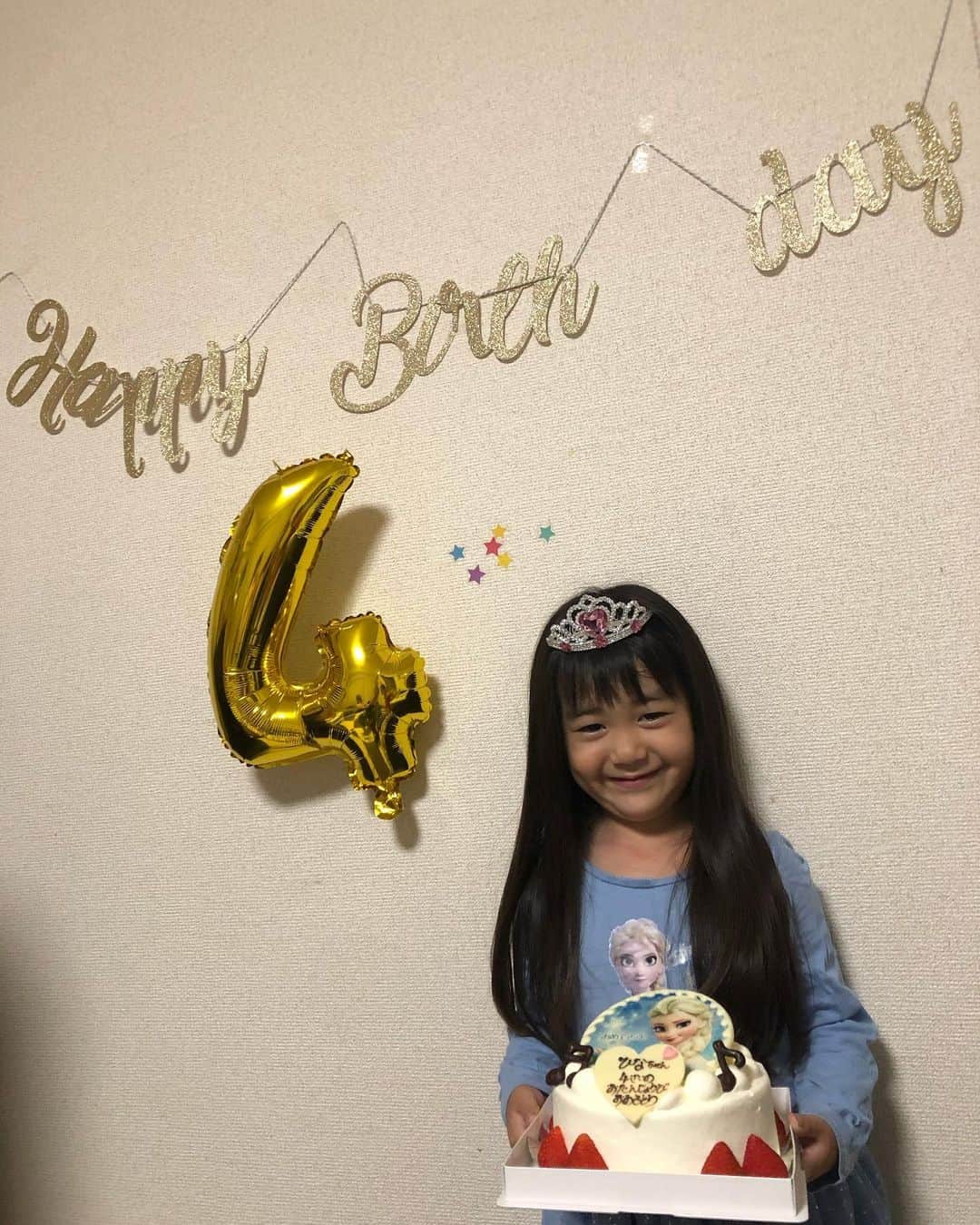 のインスタグラム：「8.26  #娘 の #4歳 の #お誕生日 🎂🎉   #おめでとう」
