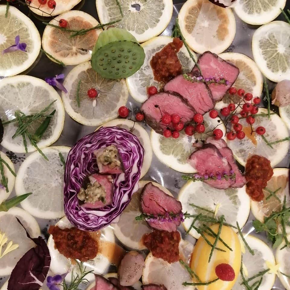 ShinTakedaさんのインスタグラム写真 - (ShinTakedaInstagram)「№10 ・ ・ ・  #アートを食べる  #installations  #interiordecorating #foodartchefs #artes  #organicveggies #sustainablefood #veganlife #pintcatering #japanesefood　#東京グルメ」8月27日 10時43分 - pint_catering