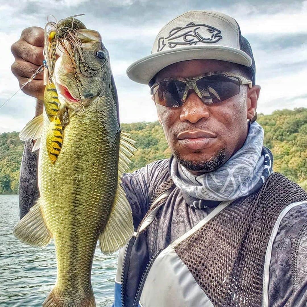 Filthy Anglers™さんのインスタグラム写真 - (Filthy Anglers™Instagram)「Product Feature Wednesday - our Bass Fishing cap shown off by @ouncesthebasssnatcher_ looking fresh! Don’t let those shades sleep on ya either, the Filthy Camo Badger Polarized shades paired with the bass cap and a dude of filthy face shield... boom. Nice catch and thanks for all the support buddy, you are Certified Filthy www.filthyanglers.com #fishing #filthyanglers #outdoors #bassfishing #gear #swag #getfilthy #nature #bigbass #boat #ocean #angler #anglerapproved #productfeature #fish」8月27日 10時42分 - filthyanglers