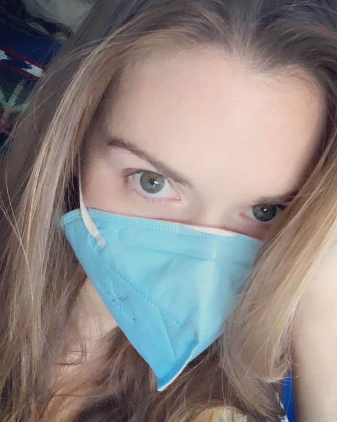ホーランド・ロデンのインスタグラム：「#heroeswearmasks If you are going back to school- college- I pray all of you for the foreseeable future accept the situation of how important it is to wear a mask and implement it on a Daily basis. I have gotten down the block without it and have to turn around and go get it - I get it but let’s just socially distance and wear masks!  https://facts2health.org for more info thanks @the_ryan_kelley and @arden_cho for bringing me in on this organization ❤️」