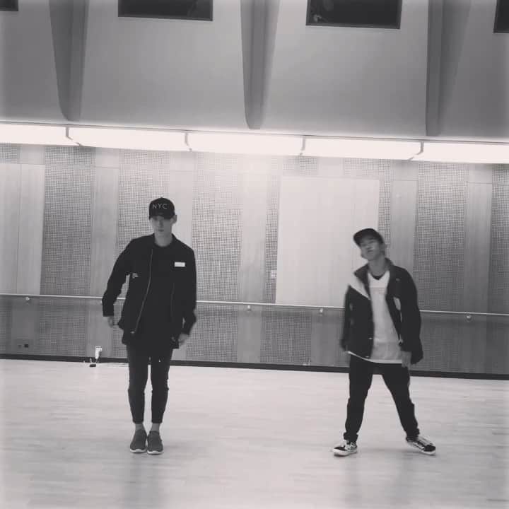 のインスタグラム：「前のやつ また一緒に踊ろうぜ。 @almightykyosuke」