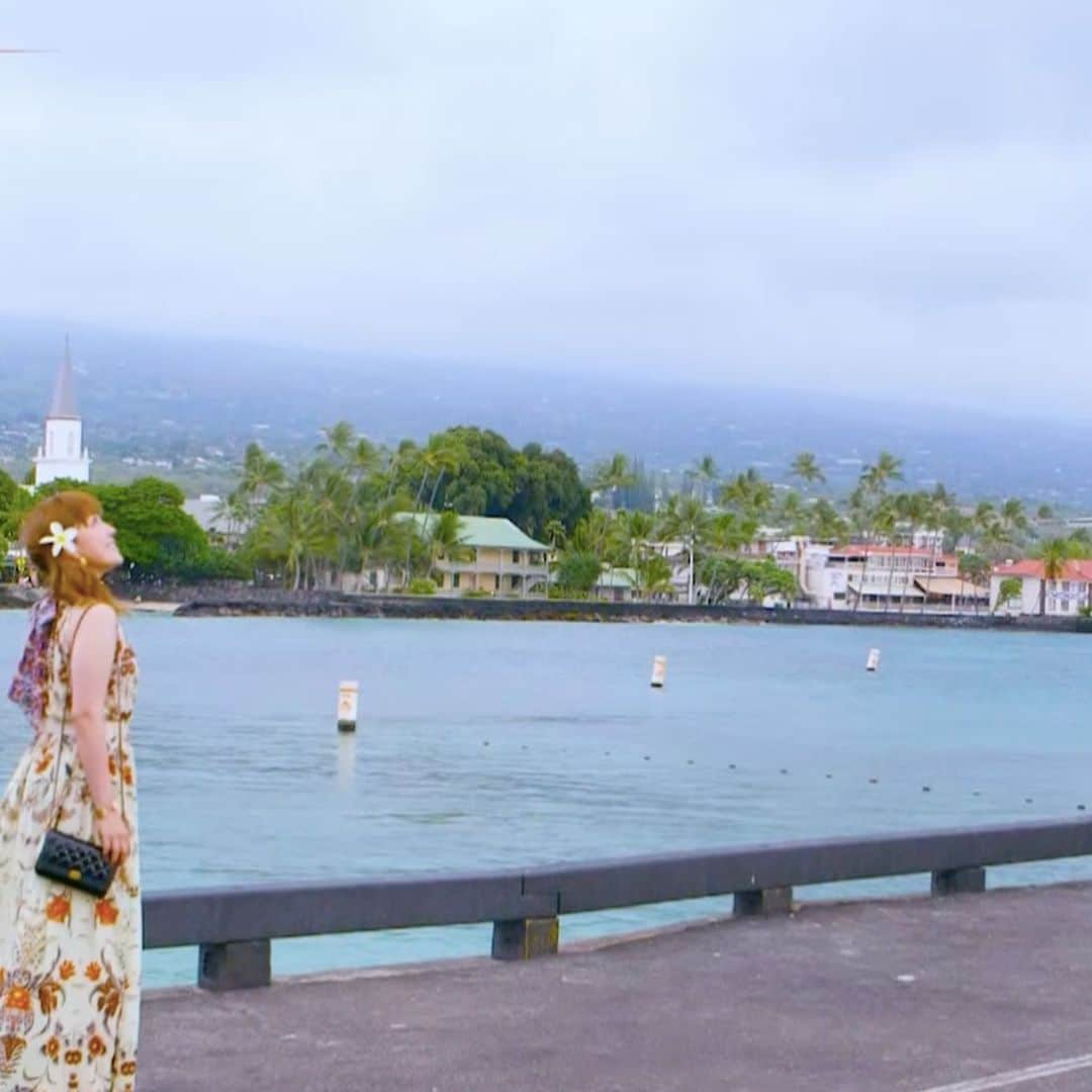 フジテレビ「空旅をあなたへ」さんのインスタグラム写真 - (フジテレビ「空旅をあなたへ」Instagram)「今週木曜22:54～の「空旅をあなたへ」は、 2017年9月に放送した、 平原綾香さんのハワイの空旅です✈️  今回は、日本からおよそ‪８時‬間の空旅で、ハワイ島へ🏝 ここは、ビッグアイランドと呼ばれる、 ハワイ諸島最大の島。  溶岩でできた黒い大地が、 地球の息吹を感じさせてくれます。  美しい虹が架かるというレンボーフォールズ🌈 など、自然の豊かさに圧倒されます。  大自然を感るハワイの空旅です     放送をお楽しみに！ (※関東のみの放送です)   #平原綾香 さん #ハワイ #ハワイ島 #コナ #カイルアコナ #ワイピオ渓谷 #空旅をあなたへ #撮影 #撮影オフショット」8月27日 10時02分 - soratabi_fuji