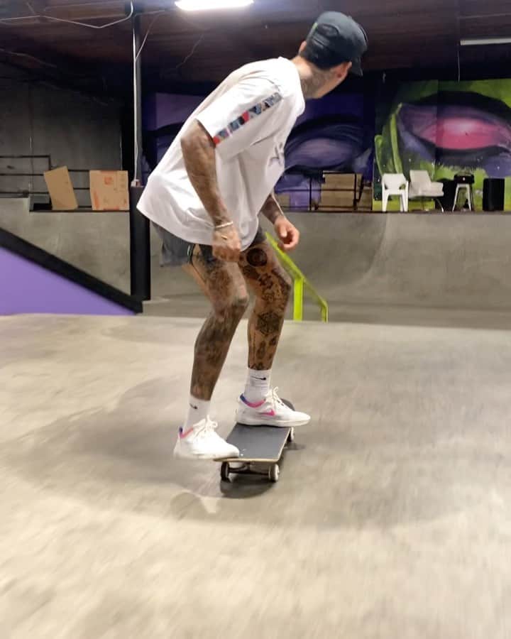 のインスタグラム：「Last Night! Someone tell me a rail to switch heel crook in the streets I need that」