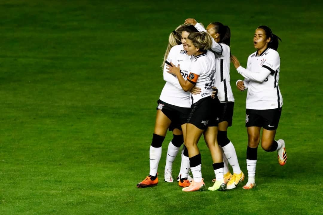 コリンチャンスさんのインスタグラム写真 - (コリンチャンスInstagram)「VOLTA COM VITÓRIA!!! ⠀ ⠀ O @corinthiansfutebolfeminino retornou aos gramados triunfando no @brfeminino! Na Fazendinha, as minas venceram a Ferroviária por 2 a 0, gols de Tamires e Adriana! ⠀ ⠀ 📸 Rodrigo Gazzanel/Agência Corinthians⠀ ⠀ #RespeitaAsMinas ⠀ #VaiCorinthians」8月27日 10時26分 - corinthians