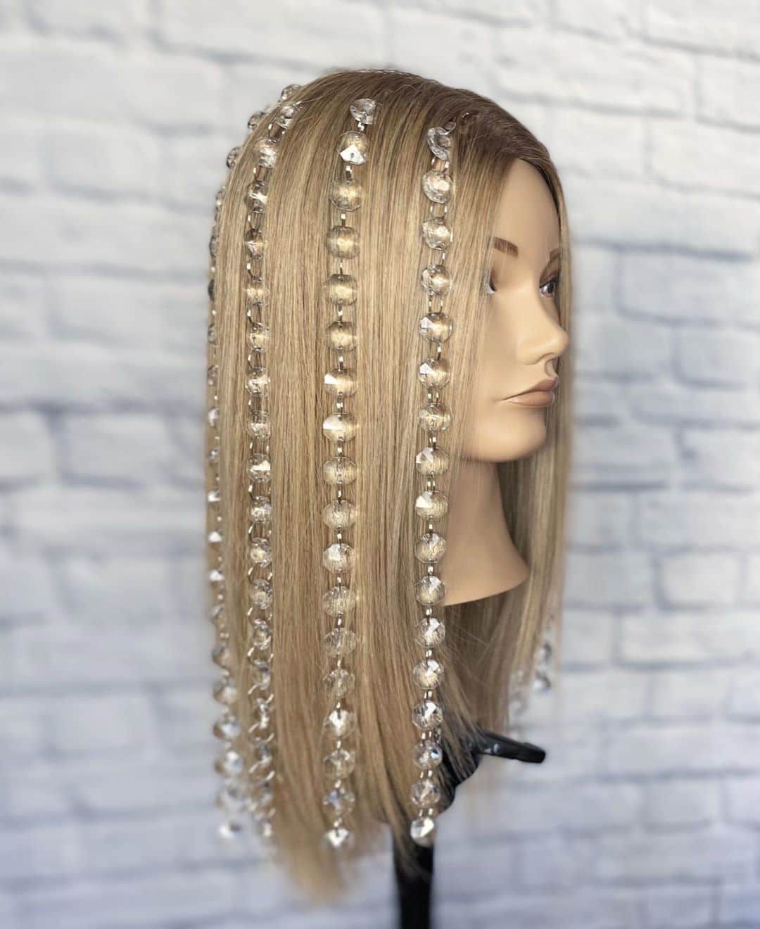 Sam Villaさんのインスタグラム写真 - (Sam VillaInstagram)「How do you #create that #wowfactor? It's all in the #details. #Redken Regional Educator @caitie.colors dreamed up this #glam look from a #chandelier. Remember, when it comes to inspiration, anything goes. From movies to magazines to music - what will inspire your next creative session?⠀ ⠀ Styled using @Redken #ShineFlash and #OilforAll and #SamVilla SIGNATURE SERIES SLEEKR® PROFESSIONAL STRAIGHTENING IRON. Mannequin: @pivotpointintl “Madi”.」8月27日 1時34分 - samvillahair