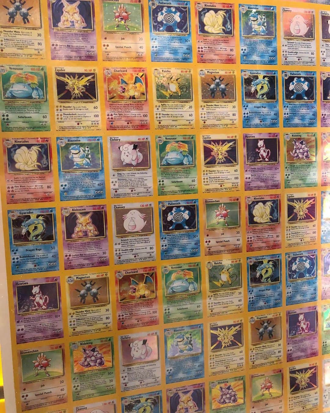 T・ミルズさんのインスタグラム写真 - (T・ミルズInstagram)「have you ever seen $1,000,000 in Pokémon cards before? 🤯 #gottacatchemall #gottacrackemall #daddysmakingmoney」8月27日 1時51分 - travismills