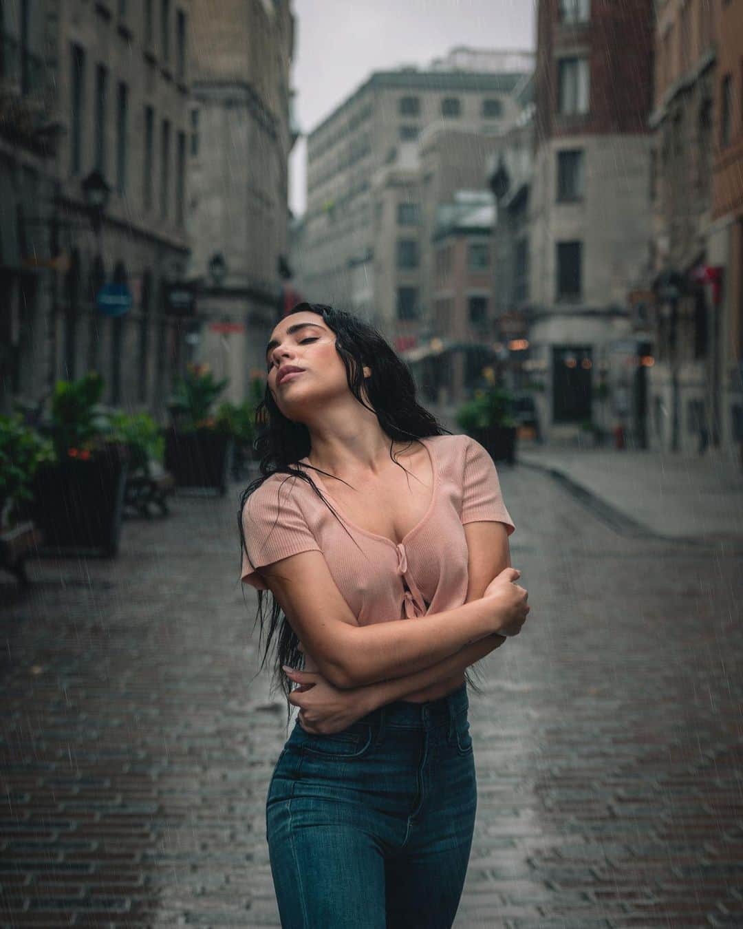 Katy Esquivelのインスタグラム：「Without rain nothing grows, learn to embrace the storms of your life ⛈ . Fotos editadas con mi nueva colección de presets que se viene muuuuuy pero muy pronto! 📸 @whatthechicfilters  . Shot by @refinedmoment」