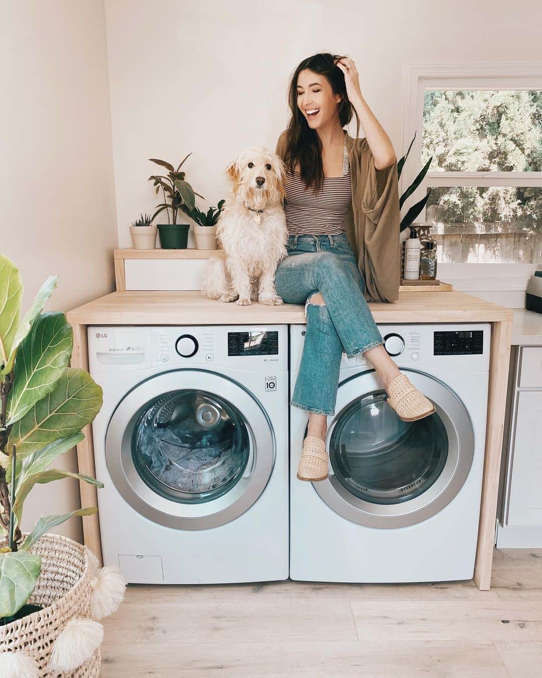 ケイト・ボイージェルのインスタグラム：「this past weekend we did a super fun house project and made over our laundry area! 🧺 swipe to photo 3 to see how it looked before we made this waterfall butcher block countertop 🛠Of course we couldn’t have done it without @nolawestcoast ‘s help every step of the way.. 🐾  .  I posted a bunch more photos and a step by step DIY on my blog @wethedreamers this week! Link is in @wethedreamers bio ✨ .  https://wethedreamers.com/blog/2020/8/25/diy-waterfall-butcher-block-washer-and-dryer-counter」