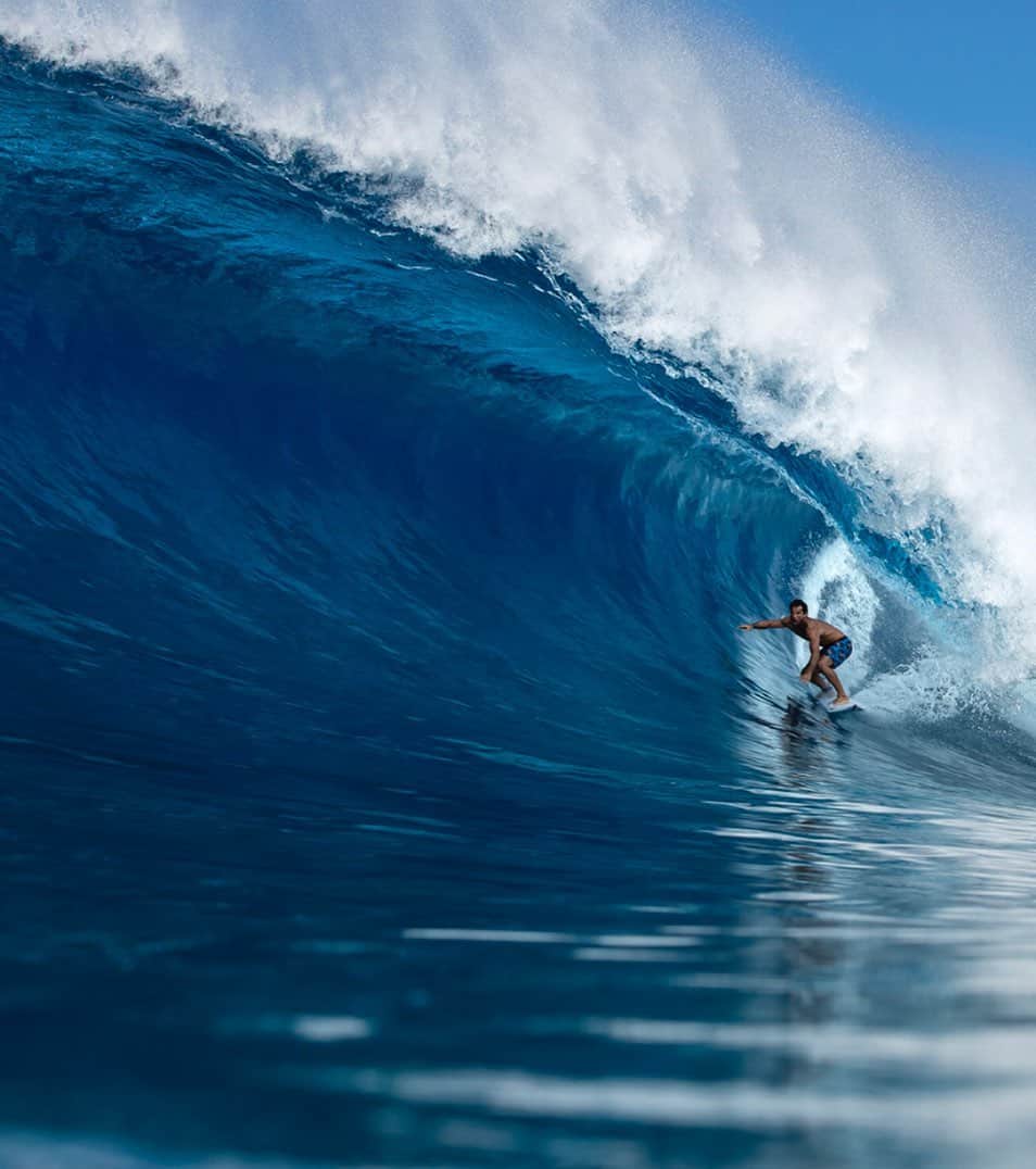 ミシェル・ボレーズのインスタグラム：「There is always a fun little right to surf around 😁. @redbullfrance  @redbull_surfing  📷 @benthouard」