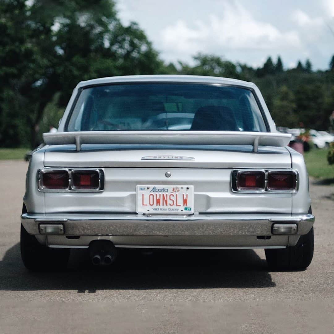 HYPEBEASTさんのインスタグラム写真 - (HYPEBEASTInstagram)「@hypebeastcarclub: This Rocket Bunny-equipped 1972 @nissan Skyline 2000GT has been put up for auction. This particular model is a Canada-based, Japan-imported modified classic featuring plenty of original parts from badges, wing mirrors, a scowling front fascia, and more. However, the car also sports lots of changes all around too. For example, the 2000GT is fitted with Rocket Bunny fender flares, front and rear spoilers, coilover suspension, 15” SSR wheels, HID headlights, and a driver’s bucket seat while equipped with a 2.8-liter L28 inline-six engine. Click the link in bio for more info.⁠⠀ Photo: @bringatrailer」8月27日 2時17分 - hypebeast