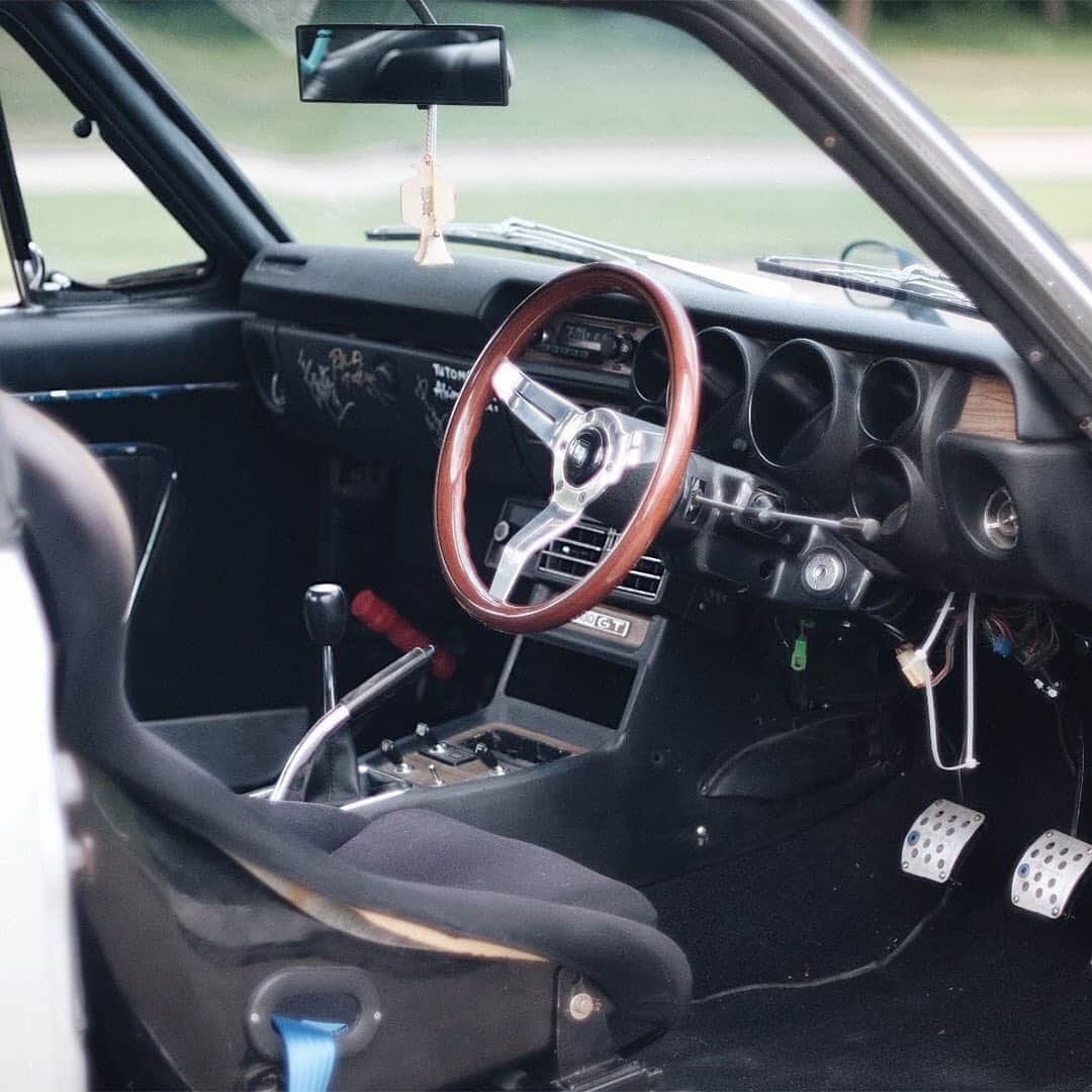 HYPEBEASTさんのインスタグラム写真 - (HYPEBEASTInstagram)「@hypebeastcarclub: This Rocket Bunny-equipped 1972 @nissan Skyline 2000GT has been put up for auction. This particular model is a Canada-based, Japan-imported modified classic featuring plenty of original parts from badges, wing mirrors, a scowling front fascia, and more. However, the car also sports lots of changes all around too. For example, the 2000GT is fitted with Rocket Bunny fender flares, front and rear spoilers, coilover suspension, 15” SSR wheels, HID headlights, and a driver’s bucket seat while equipped with a 2.8-liter L28 inline-six engine. Click the link in bio for more info.⁠⠀ Photo: @bringatrailer」8月27日 2時17分 - hypebeast