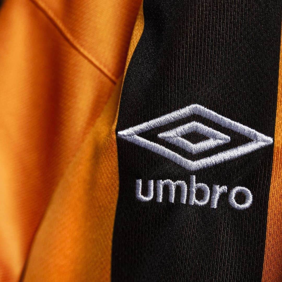 UMBROさんのインスタグラム写真 - (UMBROInstagram)「We stand together with @hullcity!🔥  20/21. Home. 🐯’s」8月27日 2時12分 - umbro