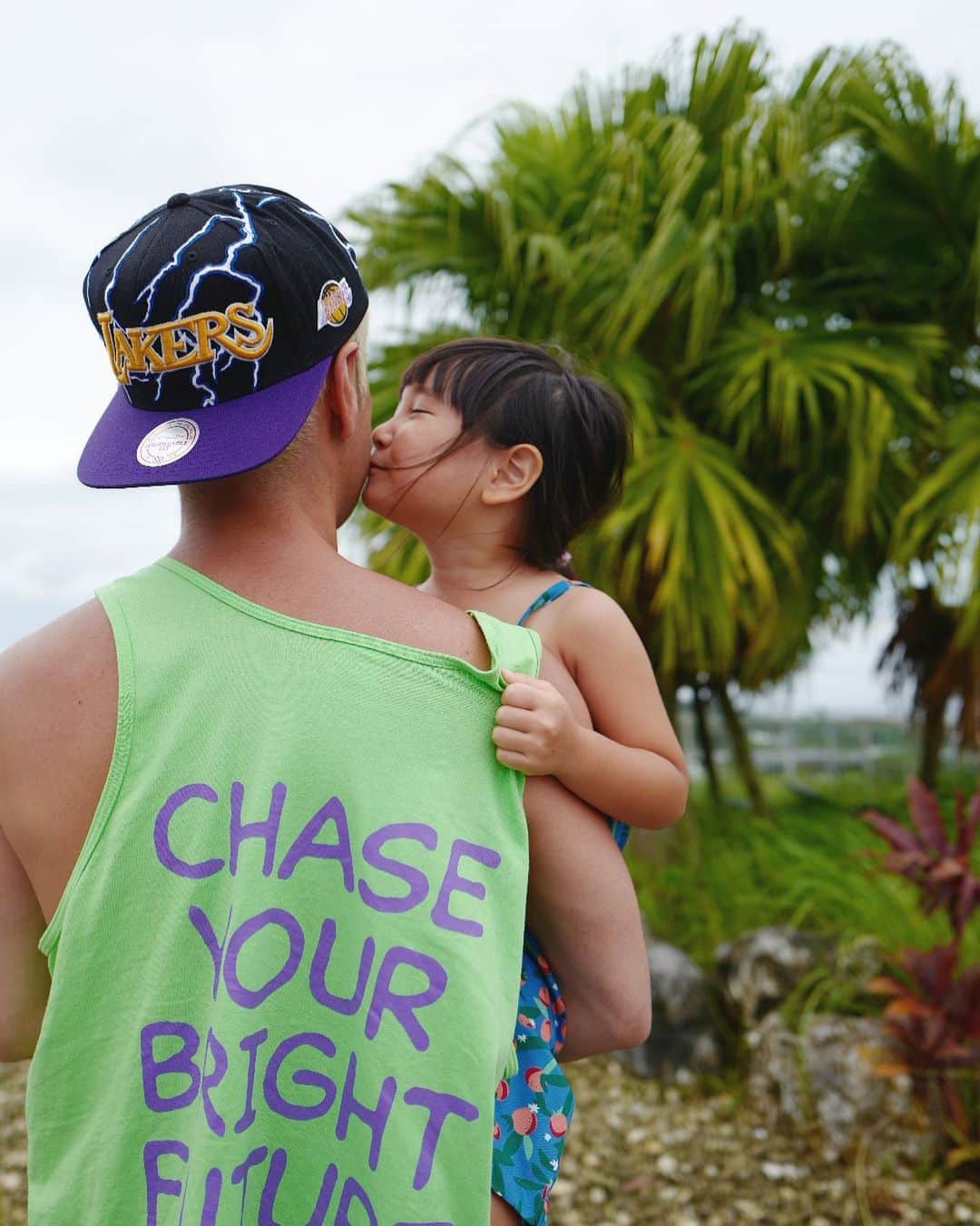 照屋 健太郎のインスタグラム：「☺️💚💜🌴📸 @wakacham_   #mitchellandness #mitchellness #okinawa #nba #basketball #lakers  #LIBERTYFORCE #CHASEYOURBRIGHTFUTURE」