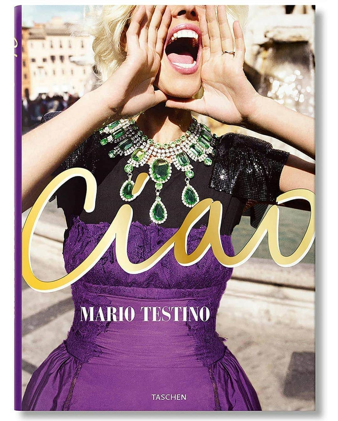 マリオ・テスティーノさんのインスタグラム写真 - (マリオ・テスティーノInstagram)「Working on my book ‘Ciao’ has brought me back so many memories and stories about my time in Italy, some of which I’ve also shared on my profile here. Photography is an amazing way to connect with a place and with its people. I would love to see your photos of Italy and see how you celebrate this amazing country too. I will be following #CiaoMarioTestino for the next couple of weeks and sharing my favourite pictures that you tag on my stories. _ Trabajar en mi libro "Ciao" me trajo de vuelta recuerdos e historias sobre mi tiempo en Italia, algunas que también he compartido por aquí. Creo que la fotografía es una forma increíble de conectar con un lugar y con su gente. Me encantaría ver sus fotos de Italia y cómo celebran también este increíble país. Seguiré el hashtag #CiaoMarioTestino durante las próximas dos semanas y compartiré mis fotos favoritas vía stories.   #CiaoMarioTestino #Italia」8月27日 2時23分 - mariotestino