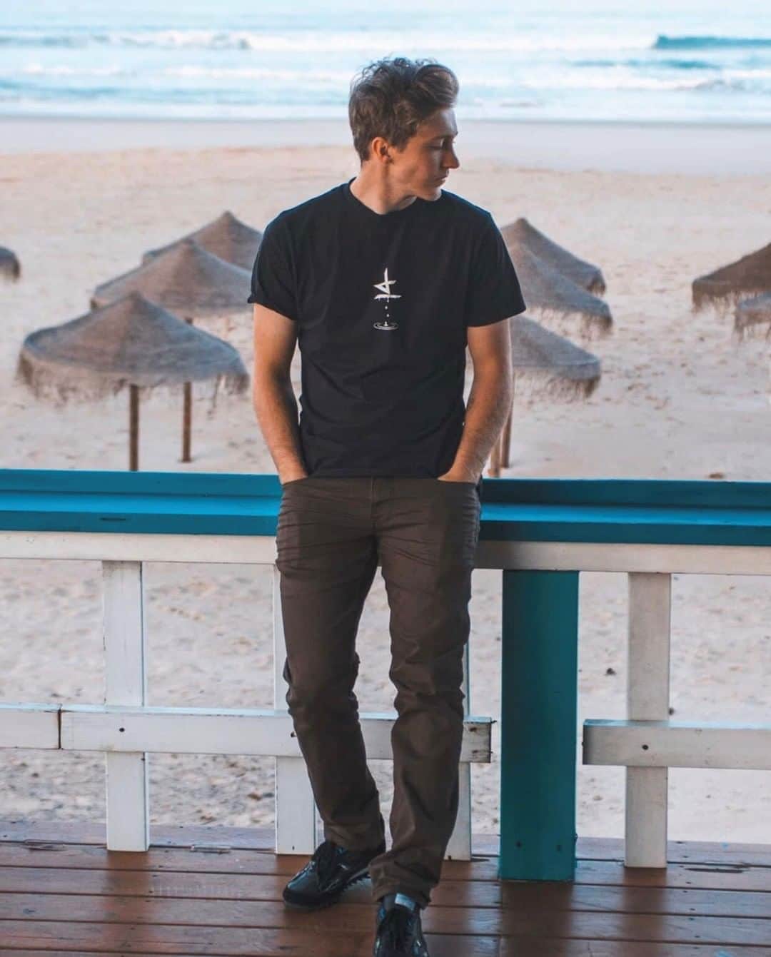 ウォルシュのインスタグラム：「Shop our Outlet for up to 60% Off this Summer Sale 💸  @jamesbattye_48 in our Orienteer Black 👟 . . . #normanwalshuk #normanwalsh #britishmanufacturing #madeinbritain #ukmfg #shoes #footwear #sneakers」