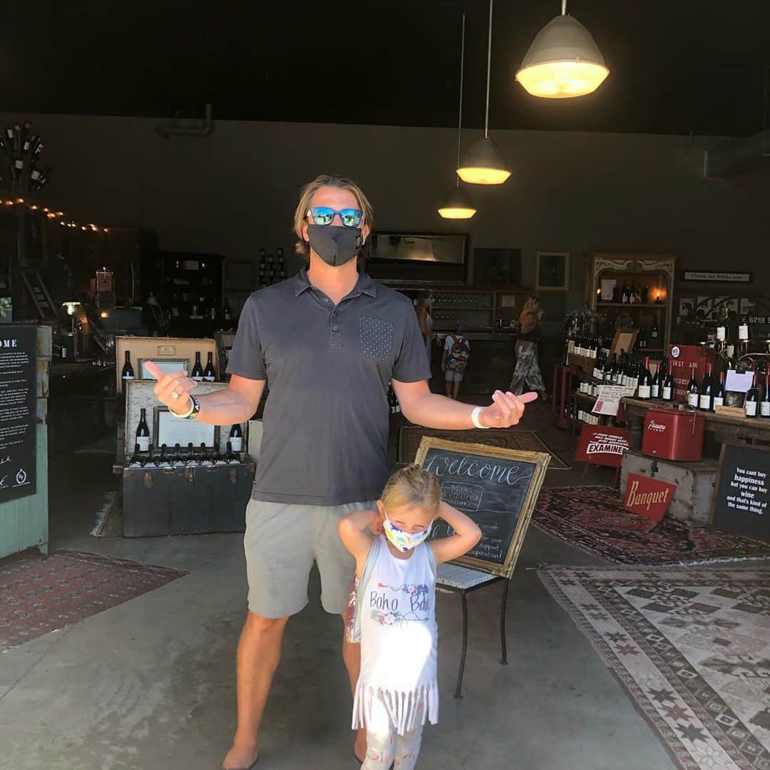 トニー・アゼベドのインスタグラム：「Wine tasting Wednesday」
