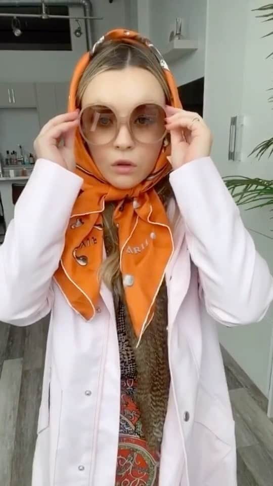 トーリ・ウェブスターのインスタグラム：「tiktok taught me how to dress like a #guccimodel 😅🤣 how’d I do? 🤞🏻  #fashion #tiktokfashion #highfashion #guccimodelchallenge #comedy #guccichallange #fashionreel #everydaygirl #fashionblogger #gucci」