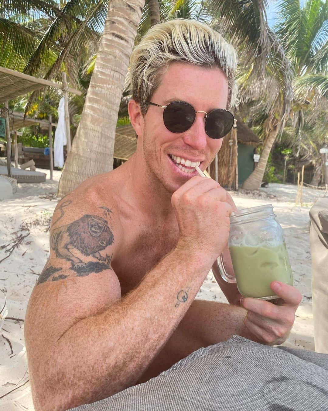 ショーン・ホワイトのインスタグラム：「Green machine」