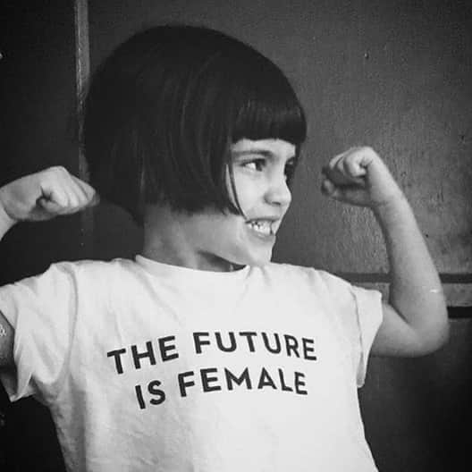 アリシア・シルヴァーストーンさんのインスタグラム写真 - (アリシア・シルヴァーストーンInstagram)「Happy #WomensEqualityDay! 💪🏻❤️」8月27日 3時59分 - aliciasilverstone