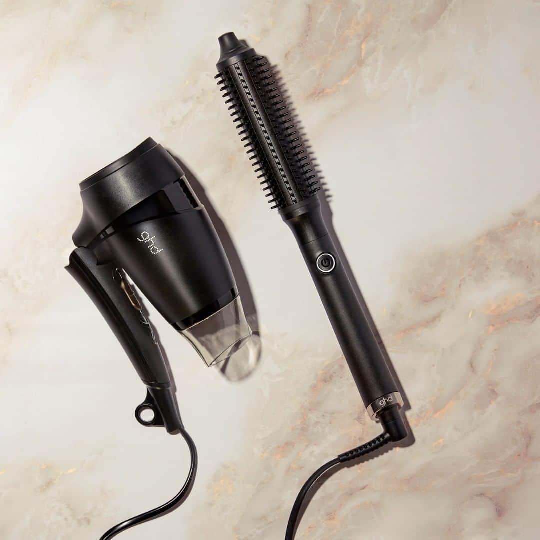 ghd hairさんのインスタグラム写真 - (ghd hairInstagram)「Lucky enough to be vacaying this summer? The ghd flight travel hair dryer is a no-brainer ✈ and the ghd rise is your go-to for glam ✨​  #ghdrise #goodhairday #hotbrush #volumisinghotbrush #ghdflight #hairtool」8月27日 4時20分 - ghdhair