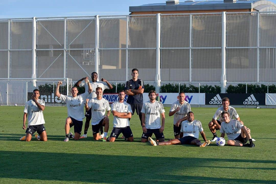 レオナルド・ボヌッチさんのインスタグラム写真 - (レオナルド・ボヌッチInstagram)「Winning team! 💪🏻 ⚽️ #LB19 #FinoAllaFine」8月27日 4時22分 - bonuccileo19