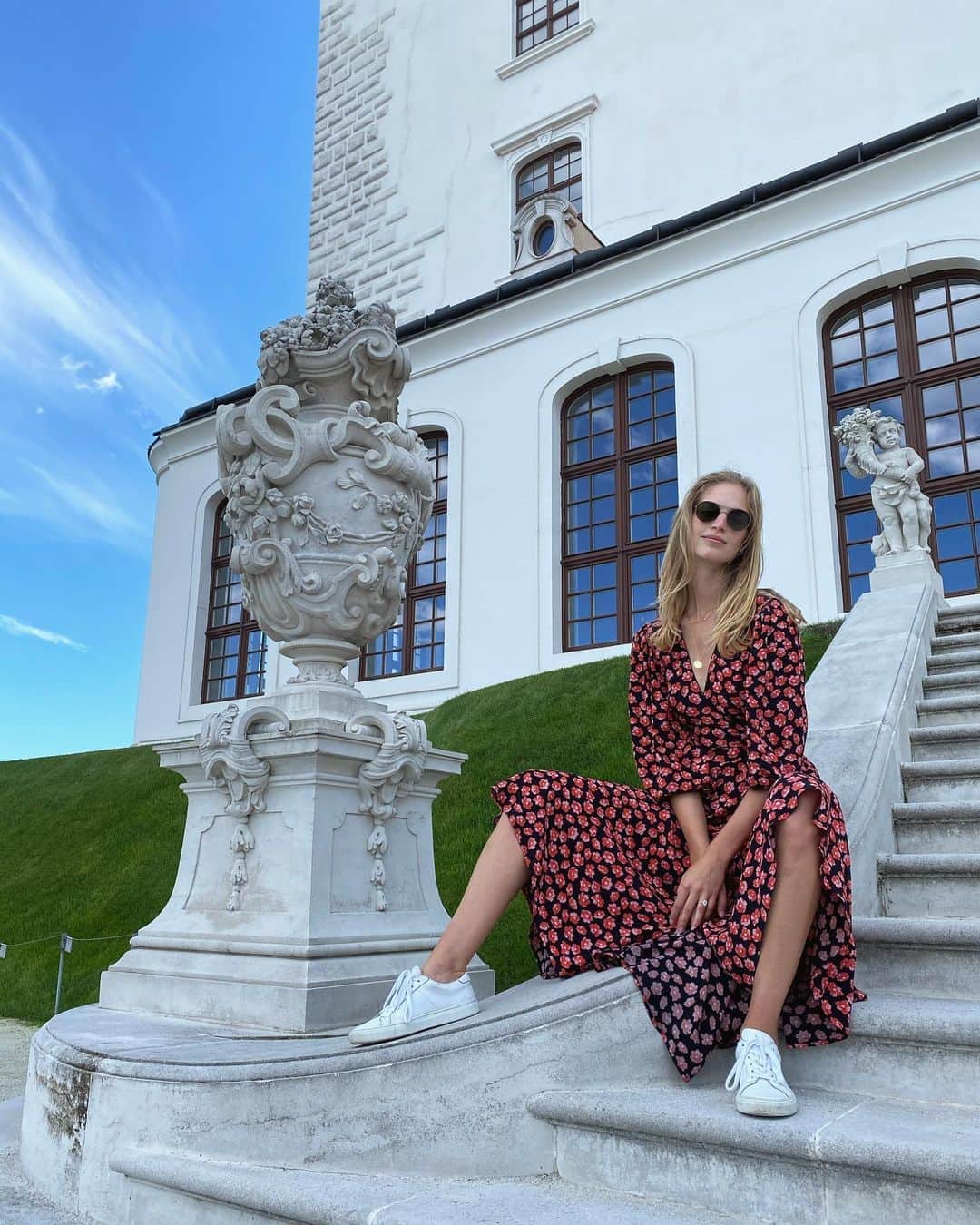 ヴァネッサ・アクセンテのインスタグラム：「Enjoying the last days of summer 💃🏼」