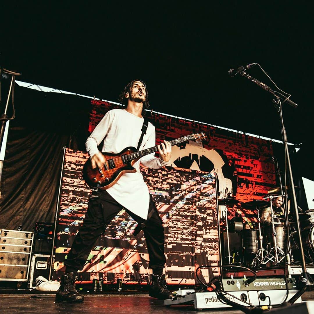 ブランドン・フーバーのインスタグラム：「Remember when the big dick energy was real!? 😭 6 months ago we were touring the world, then I got back to LA and the Coronavirus hit me like a ton of bricks and it’s been a nightmare ever since wtf happened ya’ll? 😂 Don’t worry doe we planning something for you soon 🖤」
